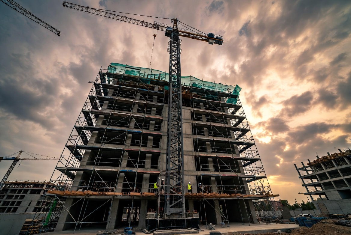 Nebgradnja — fasaderski radovi i skela na zgradi